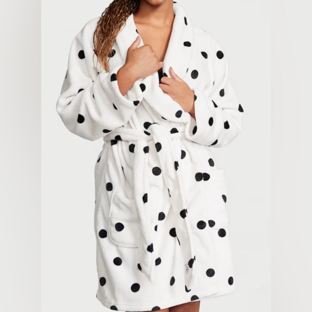 NWT‼️Victoria Secret Short Cozy Plush Bath Robe